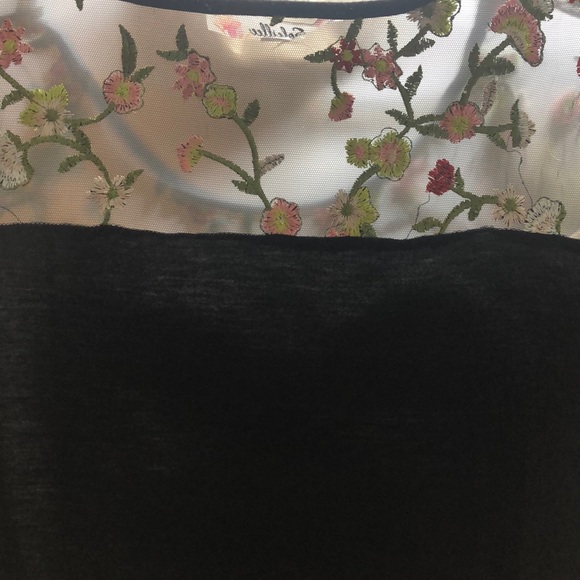 Cut our shoulder top. - Picture 4 of 5